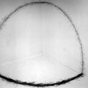 Kręgi, obiekt i rysunek, Galeria 9,39, Toruń, 2003